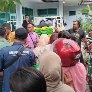 Koramil Magersari Bantu Kelancaran Operasi Pasar Murah Disperindag Kota Mojokerto