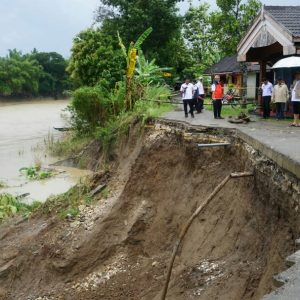 Pemkab Minta Bantuan ke BBWS Bengawan Solo Untuk Tangani Longsor di Gadon dan Panolan