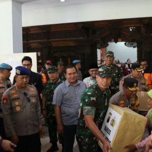 Kapolda Jawa Tengah Kunjungi Tempat Pengungsian Korban Banjir di Kabupaten Kudus
