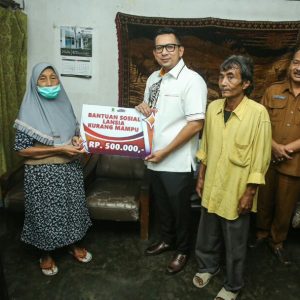 Tinjau Penyaluran Bansos, Pj. Wali Kota Mojokerto Ali Kuncoro Pastikan Tidak Ada Potongan