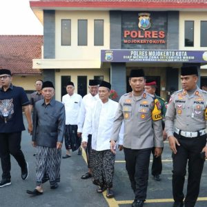 Membagikan Takjil Forkopimda Kota Mojokerto, Bersama Tokoh Agama Semarakkan Ramadhan