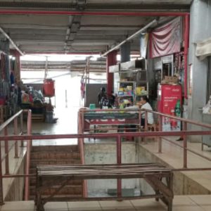 Kondisi Lapak Pedagang Pasar Rejomulyo Lantai 2 Sangat Sepi