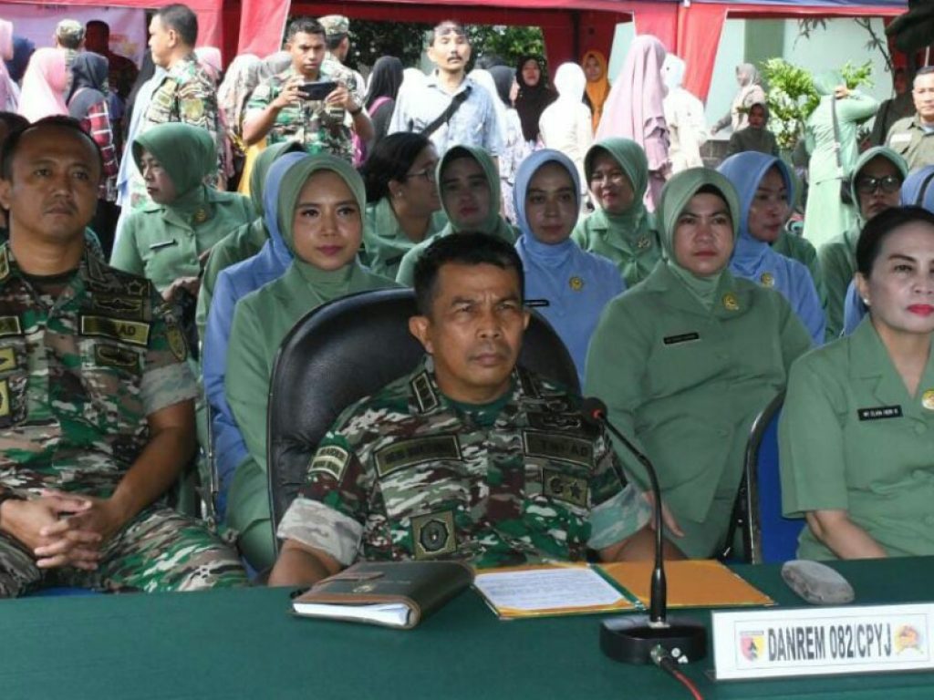 Kodim 0815/Mojokerto dan Persit KCK Ramaikan Bazar TNI Jelang Hari Raya Idul Fitri