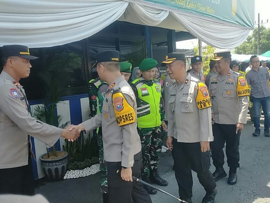 Kapolsek Jetis menerima kunjungan Kapolres Mojokerto Kota dalam rangka Operasi Ketupat Semeru 2024