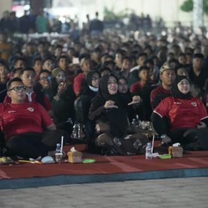 Kompak, Forkopimda Mojokerto Raya Bersama Puluhan Ribu Masyarakat Nobar Timnas U-23