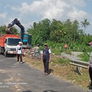 Forkopimcam Lenteng Bersama DLH Sumenep Atasi Persoalan Sampah DAM Jepun