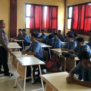 Hari Pendidikan Nasional, Satlantas Polres Gresik Go to School di SMKN 1 Duduksampeyan