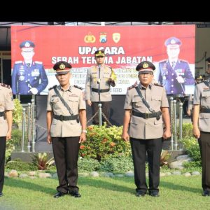 Kembali Gulir Pejabat Utama dan Kapolsek, Polres Mojokerto Kota Gelar Sertijab dan Kenal Pamit