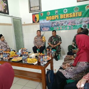 Ngopi Bersatu, Danramil 0815/09 Mojosari Bareng Forkopimcam Rangkul Kepsek Se-Kecamatan