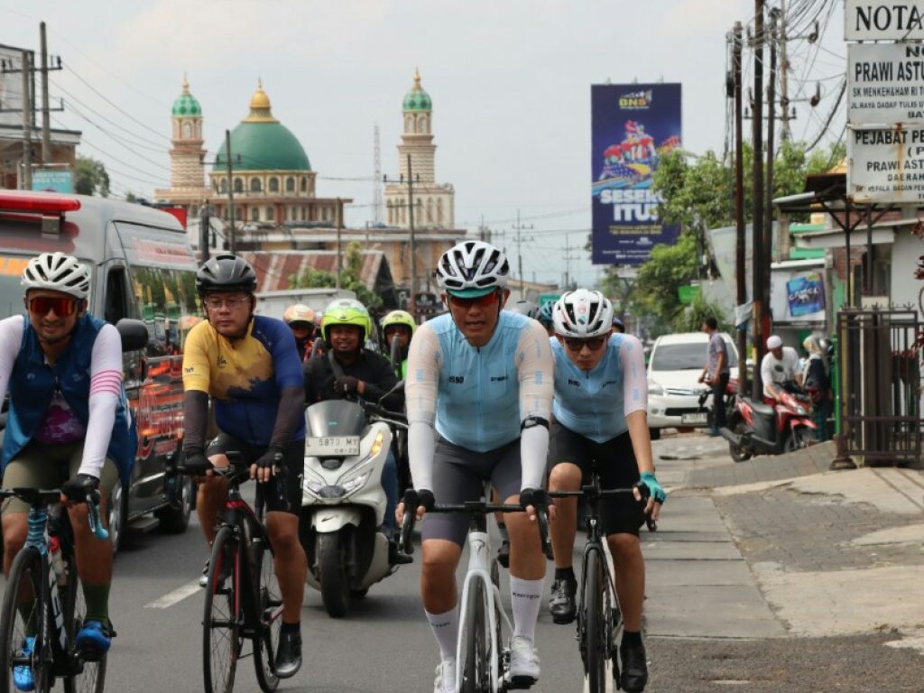 Tempuh 113 Km, Kapolda Jatim Pastikan Kesiapan Pengamanan Rute Tour de Panderman 2024 Dengan Bersepeda