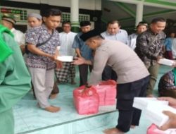 Polres Mojokerto Kota Rayakan Hari Bhayangkara ke-78, Dengarkan Curhat dan Bagi Bansos