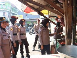 Antisipasi 3C, Polwan Polres Mojokerto Kota Blusukan Ke Pasar Berikan Himbauan Kamtibmas