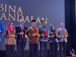 Harkopnas ke-77, Pj. Wali Kota Mojokerto Raih Penghargaan Pembina Koperasi Andalan