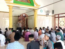 Beri Himbauan Kamtibmas Jamaah Jumat, Polres Mojokerto Kota Gelar Jumat Kamtibmas di Masjid