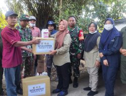 Sasaran Non Fisik TMMD Reguler Ke – 121 Kodim 0815/Mojokerto Warga Desa Bandung Terima Penyuluhan Kesehatan Ternak