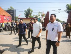 Pastikan Kelancaran, Pj. Wali Kota Mojokerto Tinjau Penyaluran Bantuan Pangan Cadangan Beras Pemerintah