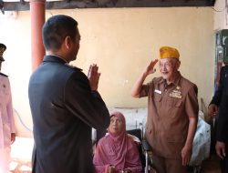 Hargai Jasa Pahlawan Kemerdekaan, Kapolres Mojokerto Kota Anjangsana ke Veteran Perang