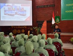 Bekali Kesehatan Keluarga, Persit KCK Cabang XXX Kodim 0815 Terima Sosialisasi Konsumsi Air Minum
