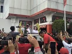 Agustina-Iswar Daftar Ke KPU Kota Semarang Pilkada 2024