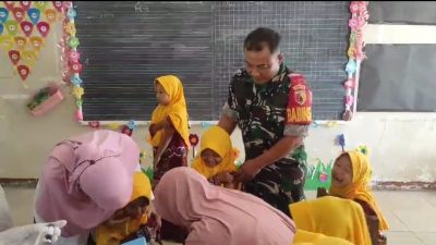 Sukseskan Program BIAS, Babinsa Koramil Kemlagi Aktif Dampingi Nakes