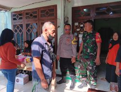 Babinsa Magersari Bantu Distribusi Bantuan Pangan Non Tunai (BPNT) Untuk Masyarakat