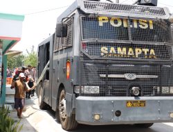 Mobil AWC Polres Mojokerto Kota Keliling Desa Pasok Air Bersih Untuk Warga