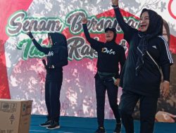 Pasangan Cabub Cawabub Nomor Urut 1 IDOLA Adakan Senam Bareng Bersama Warga Kunjoro Wesi
