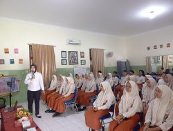 Gelar Program KONDUSIP, Polres Mojokerto Kota Mengedukasi Bahaya Narkoba di SMPN 7 Kota Mojokerto