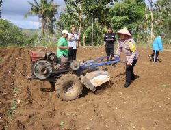 Dukung Swasembada Pangan, Polres Sumenep Bersama Bhayangkari dan Petani Tanam Jagung Di Desa Batuputih Kenek