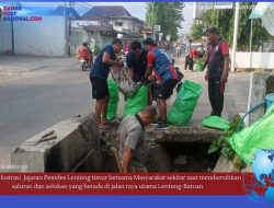 Bersama Masyarakat Sekitar, Pemdes Lenteng Timur Gelar Gotong Royong Bersihkan Saluran Air