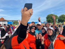 Di Awali dengan Senam Bersama, Paslon 02 Gelar Jalan Sehat
