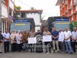 Pemkab Mojokerto Serahkan Dua Armada Truk Pasukan Untuk Polres Dan Polresta Kabupaten Mojokerto