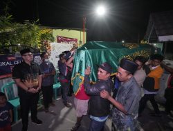 Jenazah Korban Laka Laut Tiba, Pj Wali Kota Mojokerto Melayat ke Rumah Duka