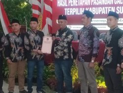 Penyerahan SK dan Usulan Pengesahan Paslon Terpilih Hasil Pilkada Tahun 2024 di Gelar KPU Sumenep 