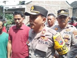 Kapolsek Karangawen AKP Mujiono. S.H Dampingi Waka Polres Demak Berikan Bansos Kepada Warga Yang Rumahnya Kebakaran