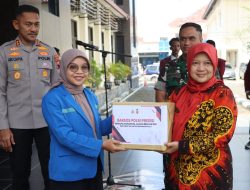 Bersama BEM dan PMII, Polres Demak Salurkan Ratusan Dus Bansos Jelang Bulan Suci Ramadhan