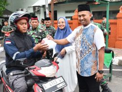 Program Sedekah Prajurit Kodim 0815/Mojokerto, Bagikan 200 Paket Takjil untuk Warga