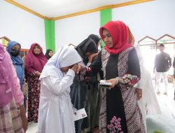 Ning Ita Berikan Santunan Bersama Muslimat Anak Ranting Balongkrai