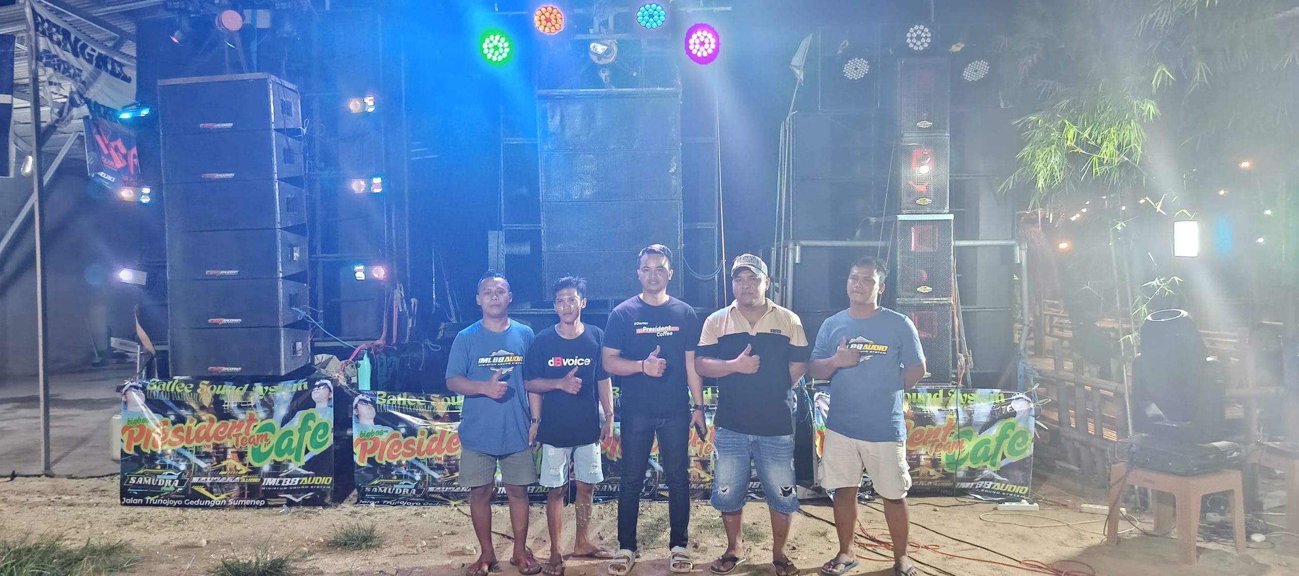 Owner Presiden Caffe, A Rofiq bersama jajarannya pada parade malam kemenangan Gema Takbir Trio Sound system Ternama