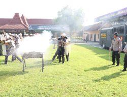 Kapolres Mojokerto Kota Pimpin Langsung Latihan Dalmas dan Penggunaan APAR