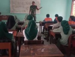 TNI Tanamkan Semangat Cinta Tanah Air Bagi Generasi Muda Melalui Pembinaan Wawasan Kebangsaan Di SMKN 1 Jatirejo
