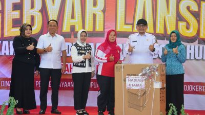 Semangat Tak Pernah Pensiun, Lansia Mojokerto Rayakan HUT ke-80 RI di GOR Seni Majapahit