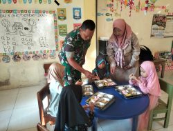 Babinsa Kauman Dampingi Distribusi MBG untuk Anak-Anak TK di Prajuritkulon