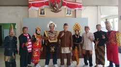 Kepala Desa Bersama Perangkat Desa Tomas Toga dan Karang Taruna
