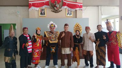 Kepala Desa Bersama Perangkat Desa Tomas Toga dan Karang Taruna