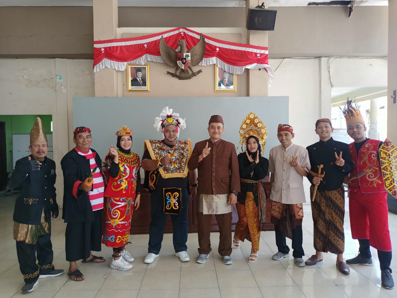 Kepala Desa Bersama Perangkat Desa Tomas Toga dan Karang Taruna