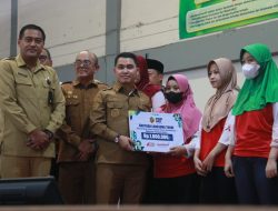 Gus Bupati Mojokerto Serahkan Dana Bagi Hasil Cukai Tembakau Untuk 1.188 Warga.