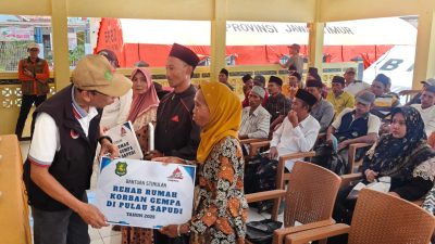 Pemkab Sumenep Salurkan Bantuan Perbaikan Rumah Warga Terdampak Gempa di Pulau Sapudi