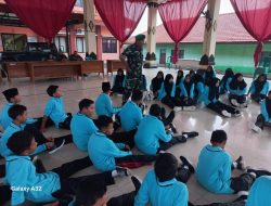 Tingkatkan Disiplin dan Nasionalisme, Koramil 0815/05 Gedeg Latih PBB Siswa SRMP 15 Mojokerto